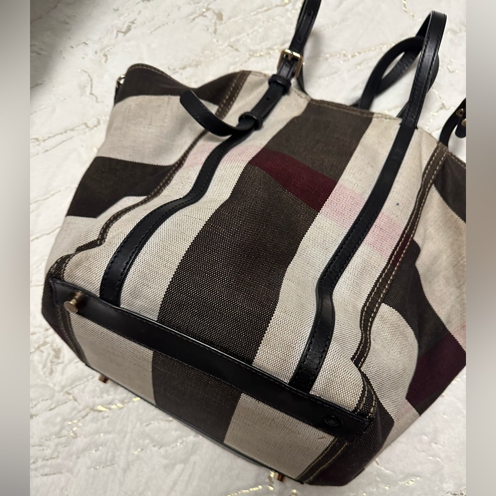 Burberry (Authentic) - Picture 13 of 16